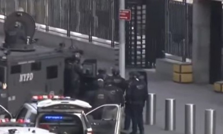 Напрежение пред сградата на ООН в Ню Йорк, има въоръжен мъж (ВИДЕО) - Tribune.bg