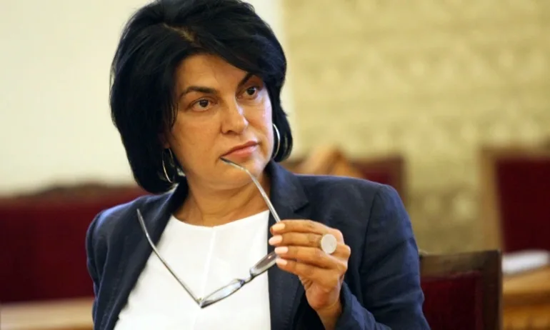 Кръстева: Директорът на Народния театър е подложен на тежък натиск от Минеков - Tribune.bg