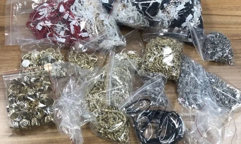 Задържаха контрабандни бижута за над 226 хиляди лева на Капитан Андреево (ВИДЕО) - Tribune.bg