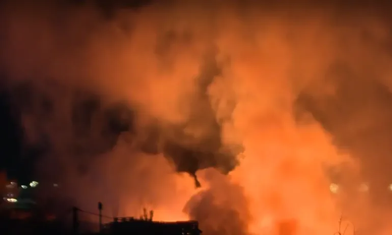 Напълно е овладян пожарът в склада за пелети между Илиянци и Требич - Tribune.bg