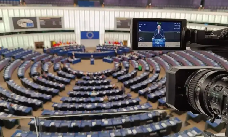 Шкварек: Налага се снимките от речта на Денков да се замъгляват. Защото ЕП е празен. - Tribune.bg