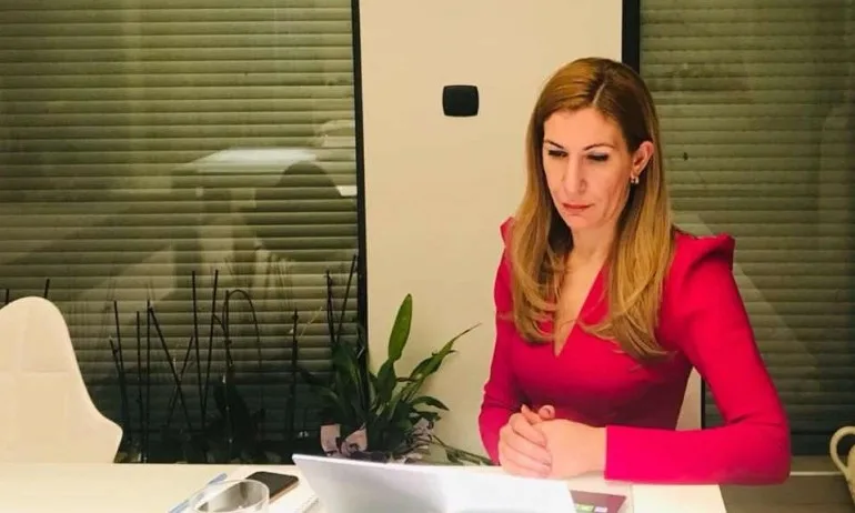 Ангелкова: Преди пандемията България бележеше рекорден ръст в туризма - Tribune.bg