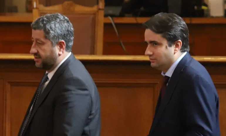 ДБ се притесниха за стикерите на колите, от транспортното министерство ги опровергават - Tribune.bg