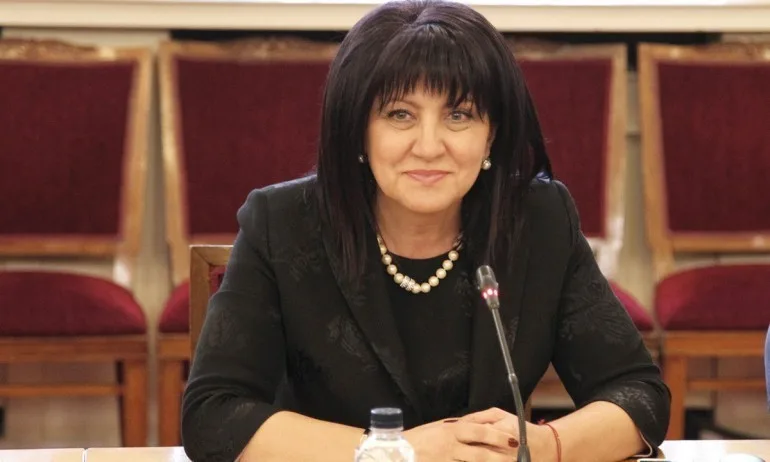 Караянчева: Банов не трябва да подава оставка заради недоказано медийно изказване - Tribune.bg