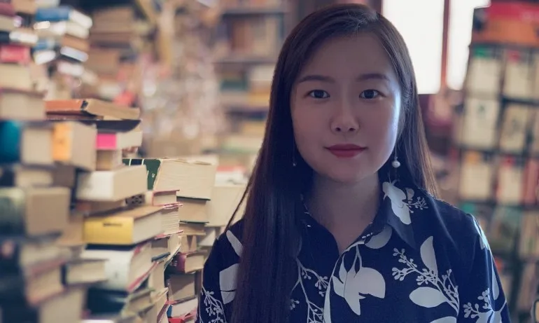 Учителка от Китай преведе на родния си език 18 стихотворения на Дамян Дамянов - Tribune.bg