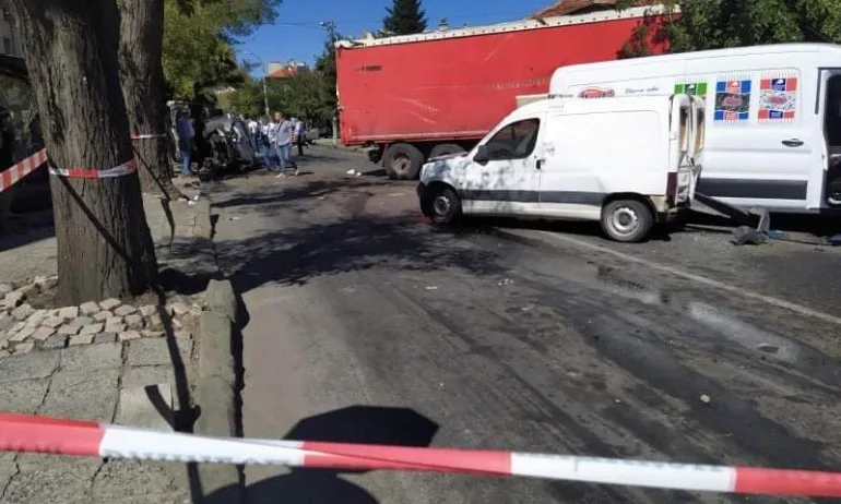 Наркотик е открит в кръвта на тираджията, който помете 12 автомобила в Айтос - Tribune.bg