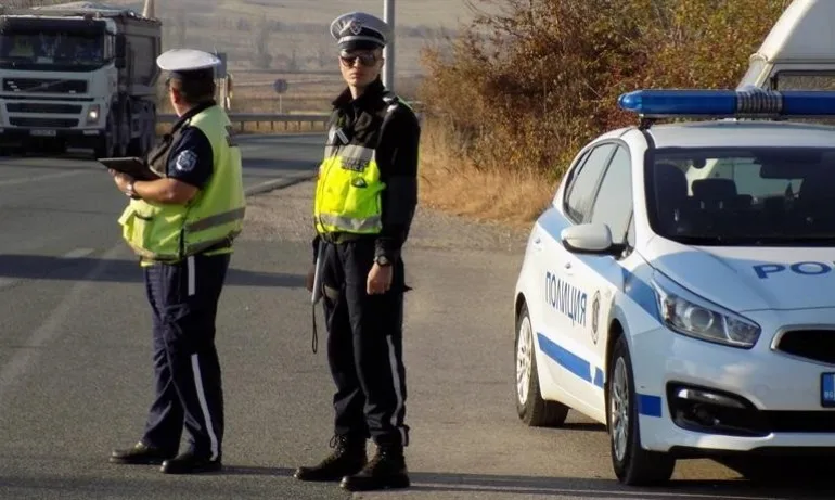 Полицията: До 12 май акция за колани и детски столчета в колите - Tribune.bg