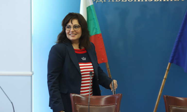 Конфликт на интереси? Фармацевтичният съюз не е провеждал конгрес да освободи Сербезова - Tribune.bg