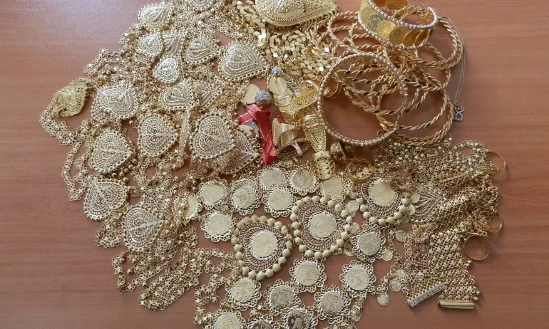 Жена се опита да вкара нелегално у нас накити за над 100 хил. лв. - Tribune.bg