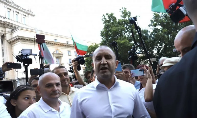 Радев пак слезе при протеста: Най-важното е да няма полицейско насилие - Tribune.bg