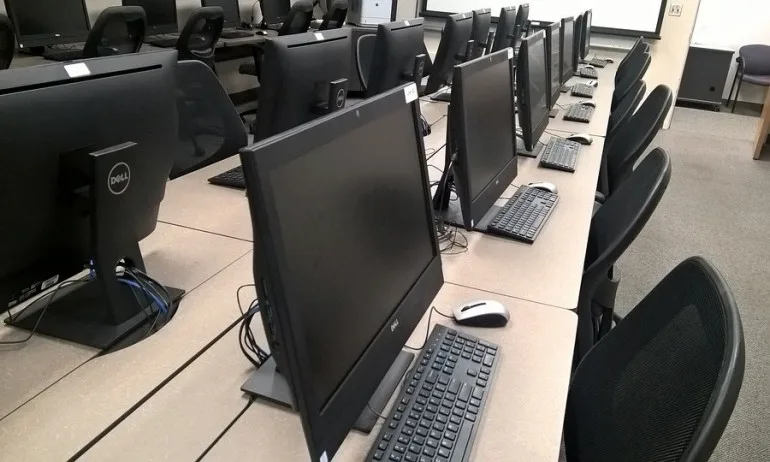 Обсъжда се създаването на държавно училище по компютърни системи във Варна - Tribune.bg