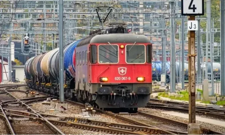 Над 20 товарни композиции изчакват у нас заради дерайлирането на влак в Пирот - Tribune.bg