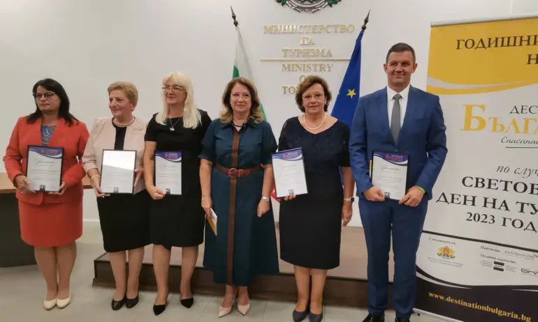 Кметът на Ловеч отличен с грамота за прилагане на добри практики за устойчив растеж на туризма в общината - Tribune.bg