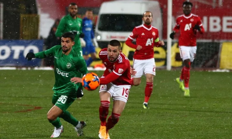 На Армията: Лудогорец с човек по-малко изравни ЦСКА - Tribune.bg