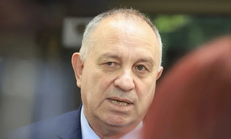 МЗ: Ваксинираните, но заразени с Делта варианта, разпространяват вируса - Tribune.bg