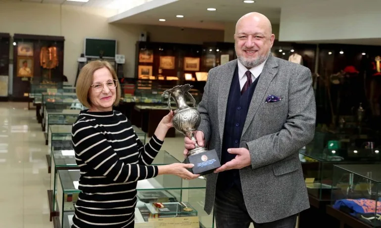 Кралев дари купа на Илия Чубриков на Музея на спорта - Tribune.bg