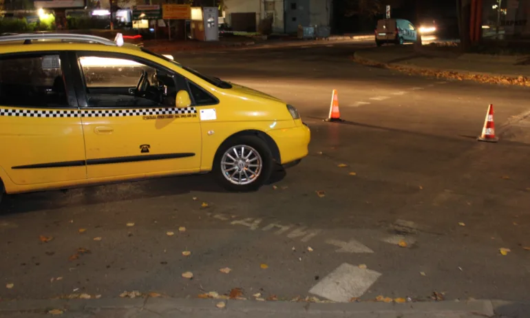 47-годишна жена бе блъсната от такси на пешеходна пътека в
