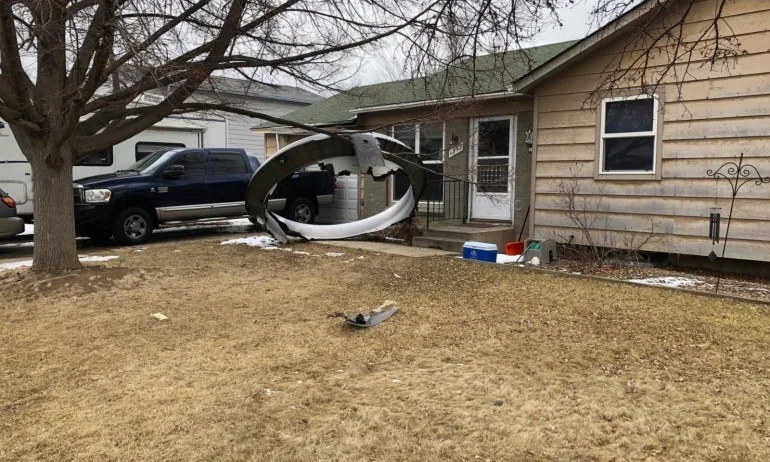 Боинг препоръча спиране на полетите на самолети 777 след инцидента в Денвър - Tribune.bg