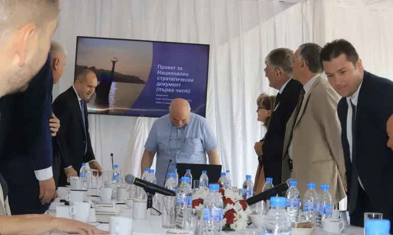 Съветът на Радев: съдържател на явочна квартира на ДС и РОД – тези, които плашат с норвежците… - Tribune.bg