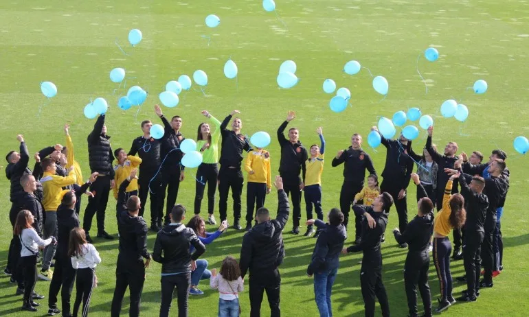 Синият кръг на надеждата обедини деца с диабет и футболни национали - Tribune.bg