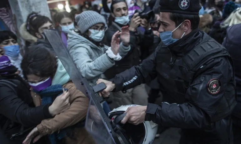 Протести в Турция заради оттеглянето от Истанбулската конвенция - Tribune.bg