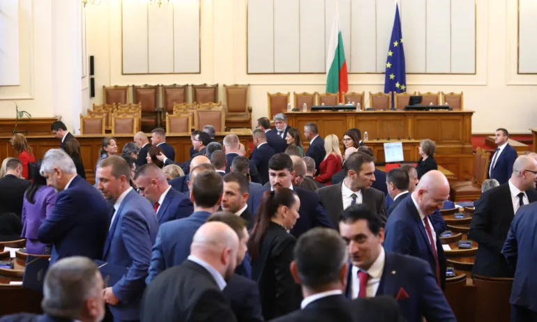 Нов опит на парламента за избор на председател след двете неуспешни процедури - Tribune.bg