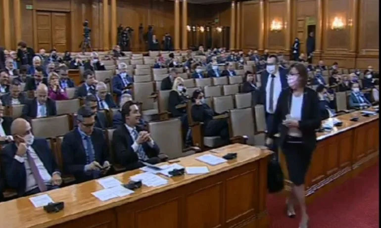 Мрежата: Госпожа Лъжа е най-точното определение за Нинова - Tribune.bg