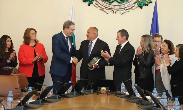 Борисов стана първият чуждестранен лидер, отличен със специалната награда Факла на свободата - Tribune.bg