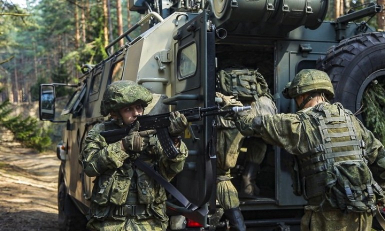 Напрежението нараства: Русия с военни маневри до Украйна - Tribune.bg