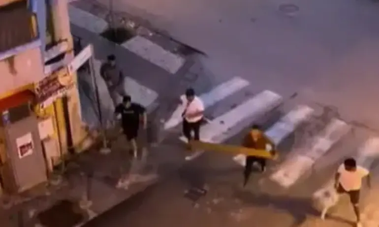 Български роми се биха по улиците в италианския град Мондраноне, местните плачат за помощ - Tribune.bg