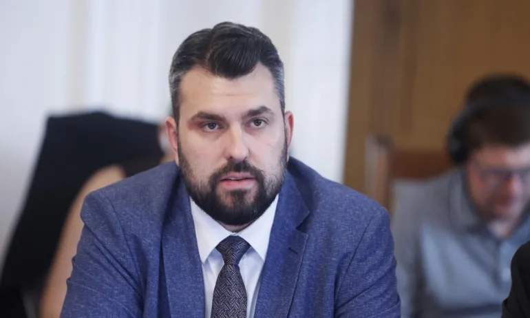 Георг Георгиев: Палежът в Скопие е нарушение на Виенската конвенция и тотално незачитане на международното право - Tribune.bg