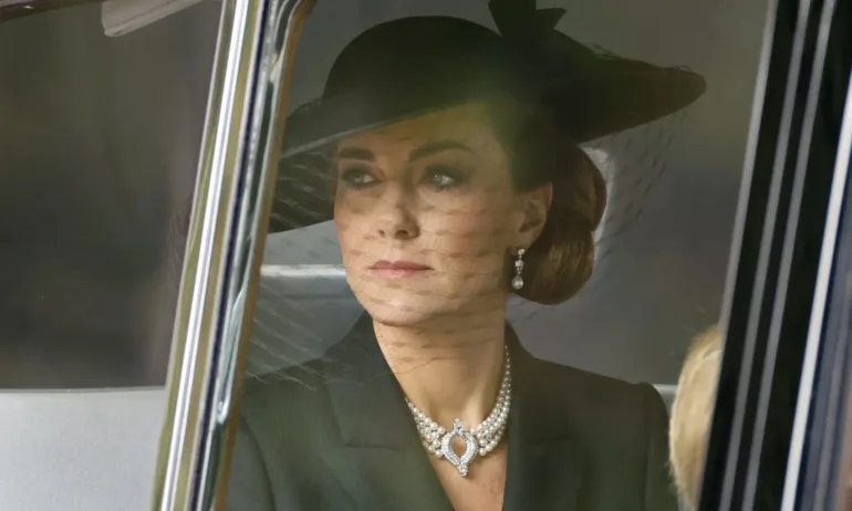 Шкварек: Погледнете тази жена, Катрин Елизабет Мидълтън, на фона на чалгарките със силикон… - Tribune.bg