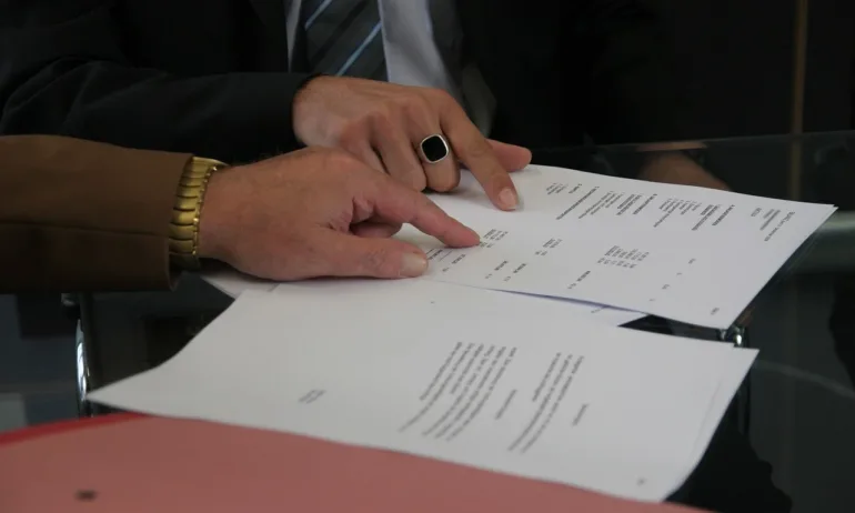 КЗП с ултиматум към банките: Дава им 14 дни да отстранят неравноправните клаузи - Tribune.bg