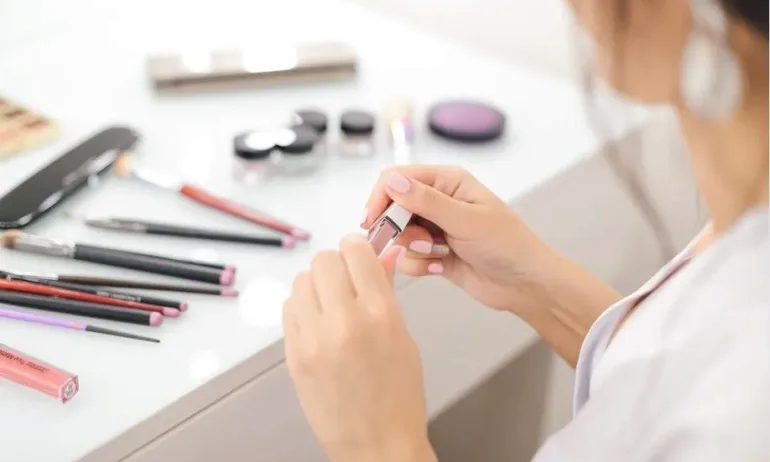 Инфлацията удари и козметичните продукти - Tribune.bg