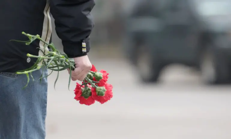 Българският вариант на Живите мъртви: Обаждане, че детето е убито, после погребение, панахиди, ходене на гробищата доживот… - Tribune.bg