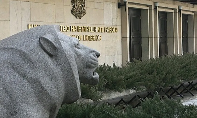 МВР чества 142 г. от създаването си - Tribune.bg
