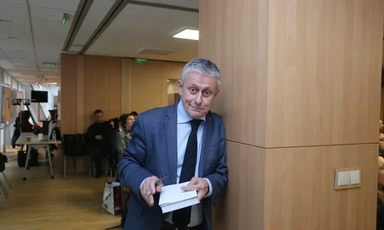 Соломон Паси: Ваксинацията трябва да е задължителна като коланите в колите и самолетите - Tribune.bg