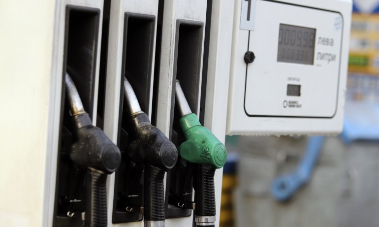 Цените по бензиностанциите няма да паднат този месец, смятат от Българската петролна и газова асоциация - Tribune.bg
