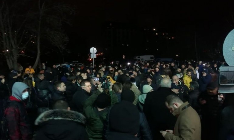 ГЕРБ на протест пред ГДНП, очаква се разпит на Борисов - Tribune.bg