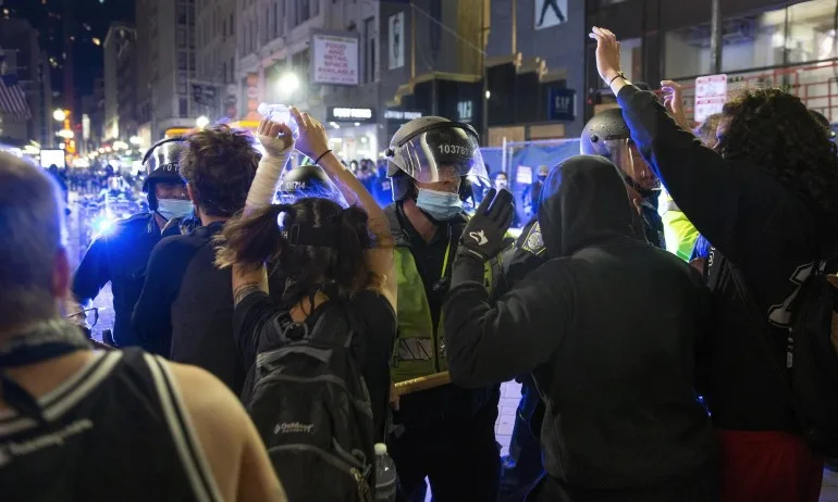 МВнР към българите в САЩ: Избягвайте места, на които има струпване на много хора - Tribune.bg