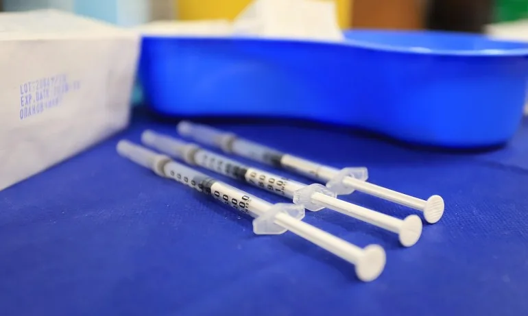 Нов скок: 406 случая на COVID, поставените ваксини за изминалото денонощие са близо 17 000 - Tribune.bg