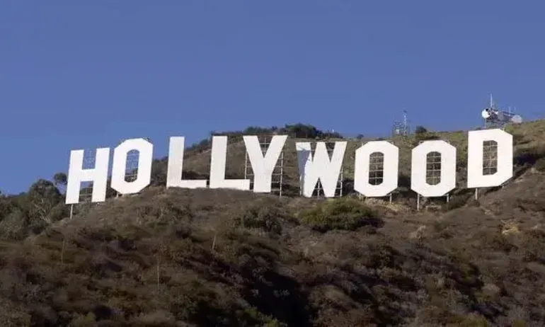 С близо 1 тон боя реновират надписа Холивуд в Лос Анджелес - Tribune.bg