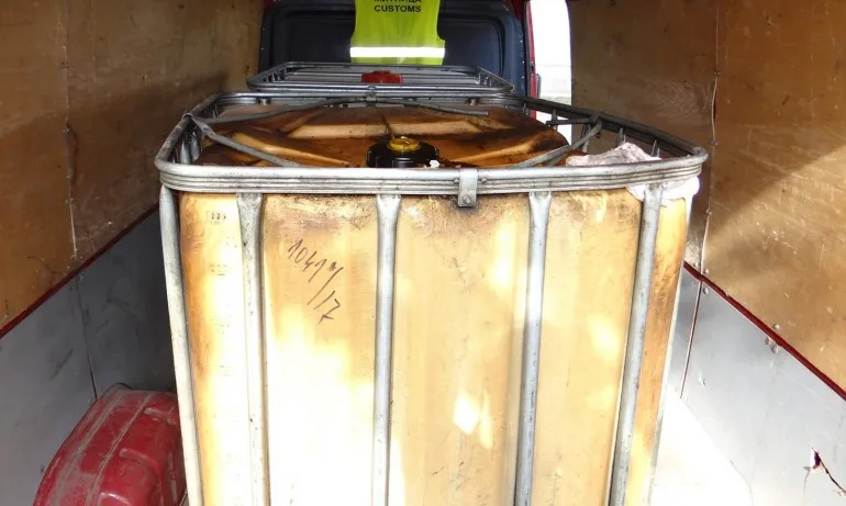 Над тон незаконен дизел, хванат на тир паркинг - Tribune.bg