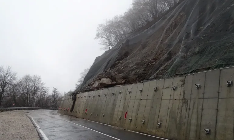 Светофар ще регулира пътя до Рилския манастир - Tribune.bg