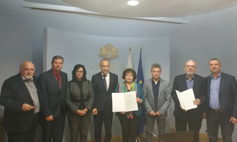 Учителите с 20% по-високи заплати от догодина - Tribune.bg