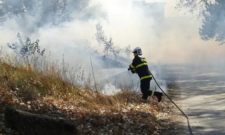 Продължава битката с огъня в Родопите - Tribune.bg