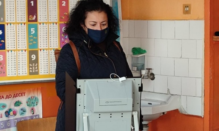 Десислава Танева: Гласувах против установяването на едноличен режим на управление - Tribune.bg