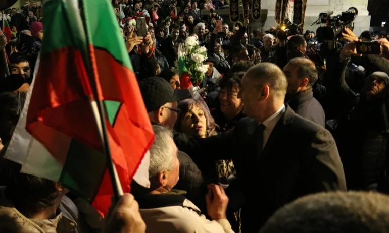 Радев е горд: Преди година казах, че НЕ сме се събрали, за да склоним глави. Днес това се случва - Tribune.bg