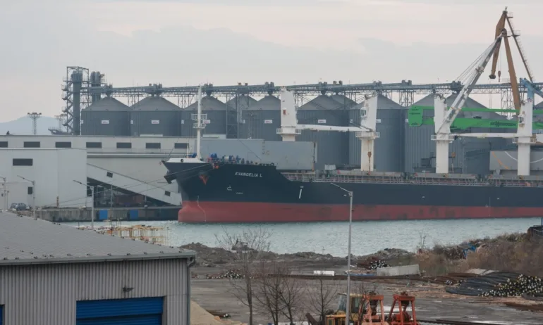 Задържаха внушително количество кокаин на кораб, акостирал в Бургас - Tribune.bg