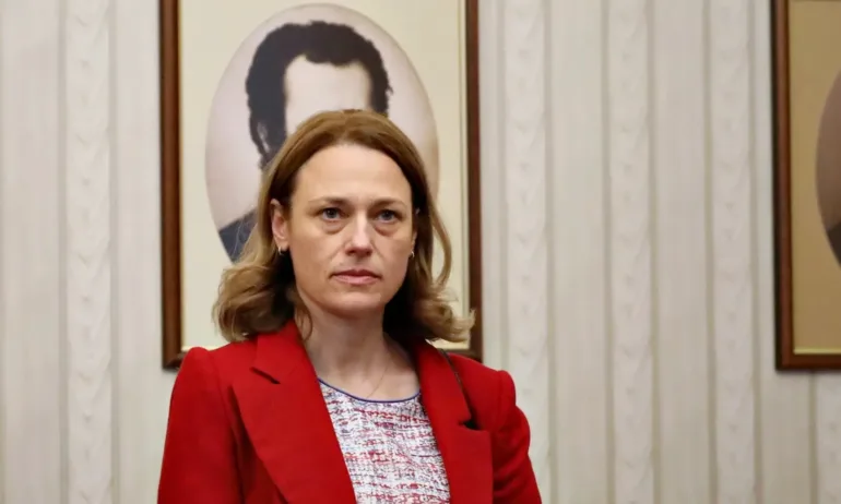 Ива Митева не вярва бившата четворна коалиция да има 121 депутати за правителство - Tribune.bg